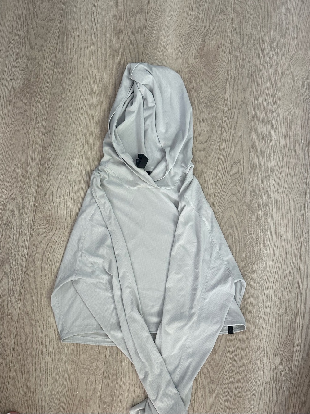 Lululemon Light Gray Hooded Cropped Long Sleeve Top